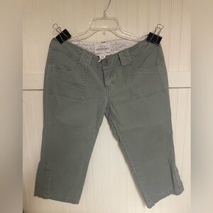 Aeropostale Women's Cropped Jeans in Green size 9/10. Used great condition